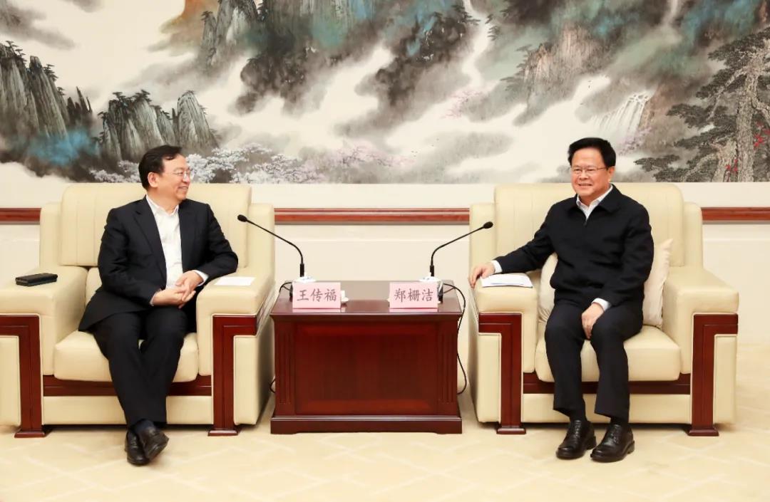 郑栅洁王清宪与王传福一行举行工作会谈