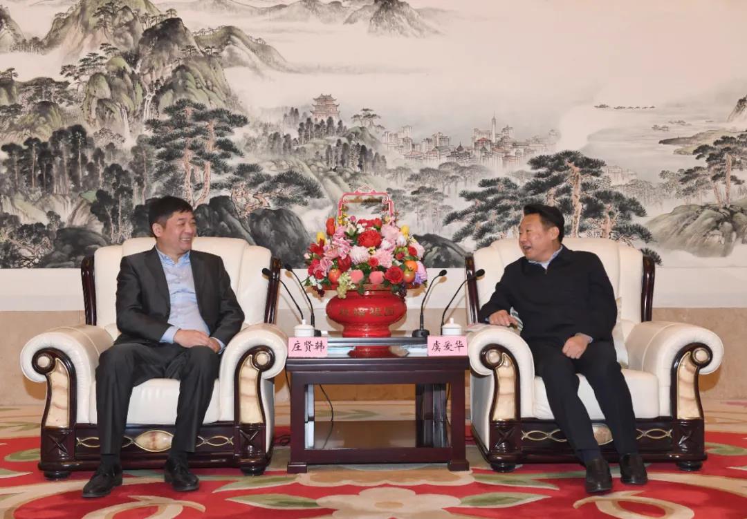 虞爱华与企业家商谈并见证三个项目集中签约！