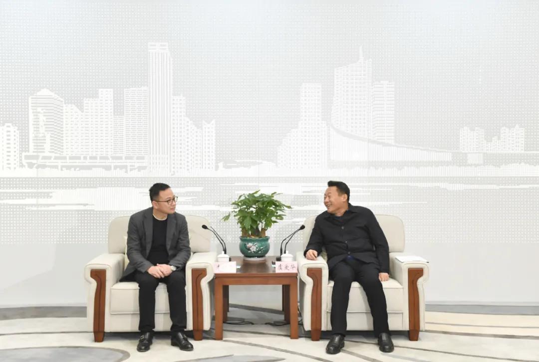 虞爱华与李仙德商谈：构建光伏产业集群
